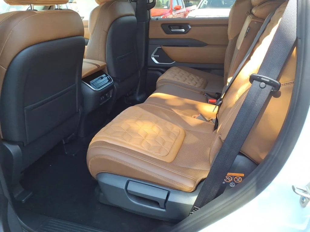 New 2026 Everest White TriCoat / Super Black Two-tone Nissan Platinum Reserve image 14