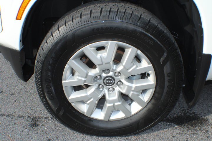 Used 2023 Glacier White Nissan SV image 5