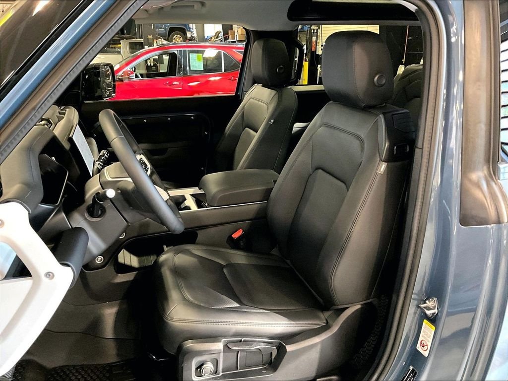Used 2025 Blue Land Rover S image 10