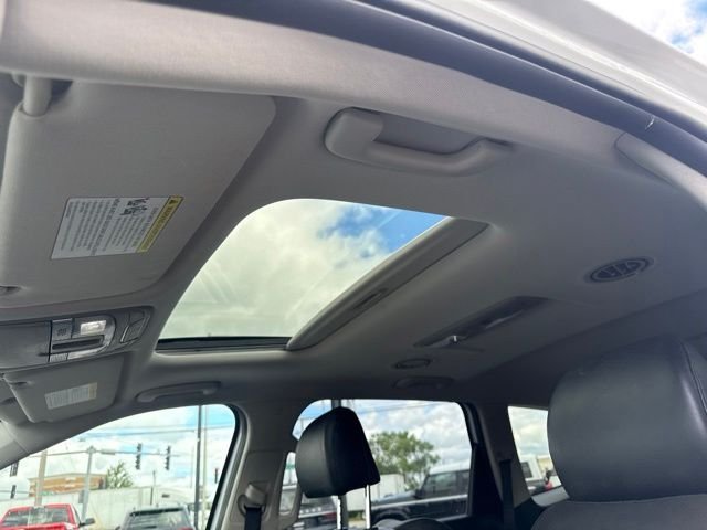 Used 2020 White Kia S image 12