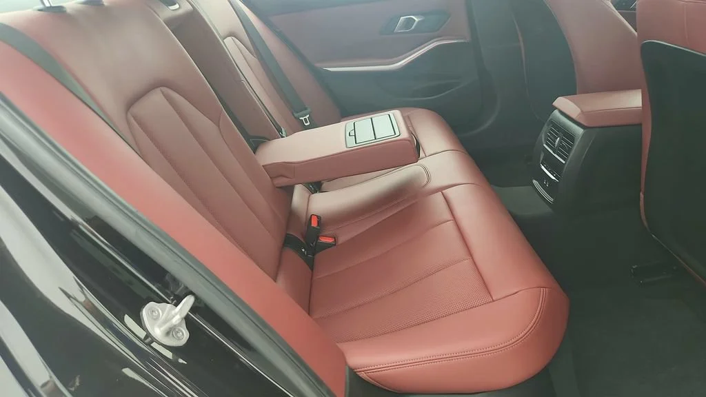 2025 BMW 3 Series 330i - Photo 31