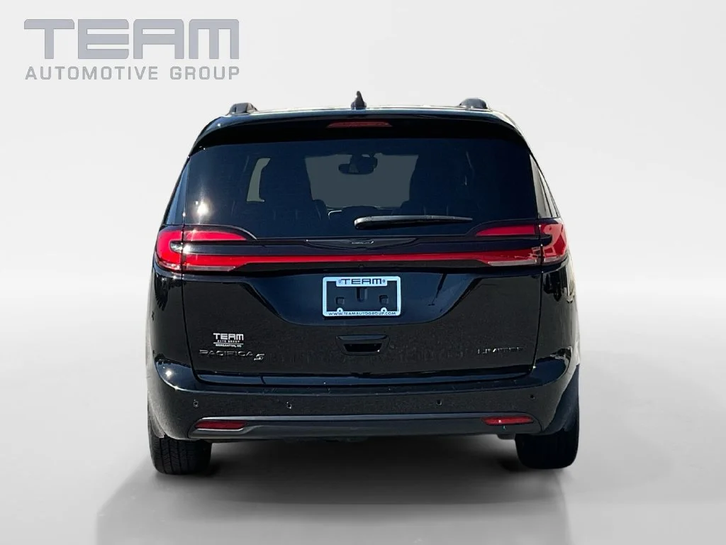 Used 2025 Black Chrysler Limited image 6