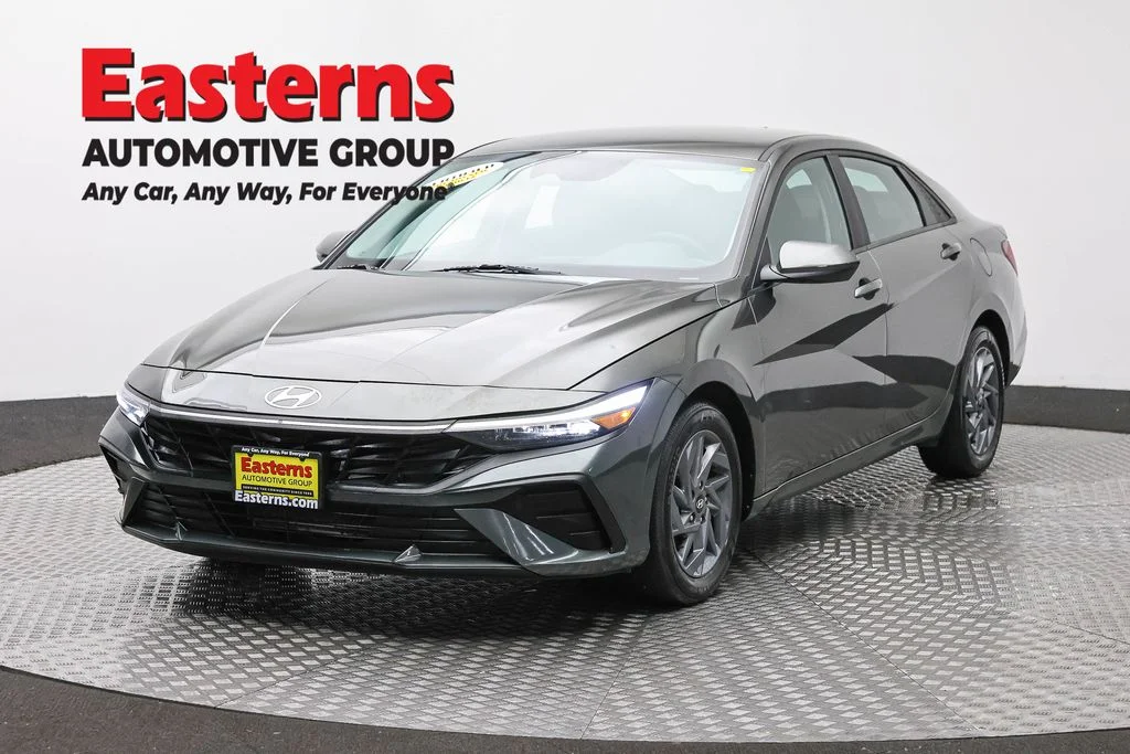 Used 2024 Gray Hyundai SEL image 1