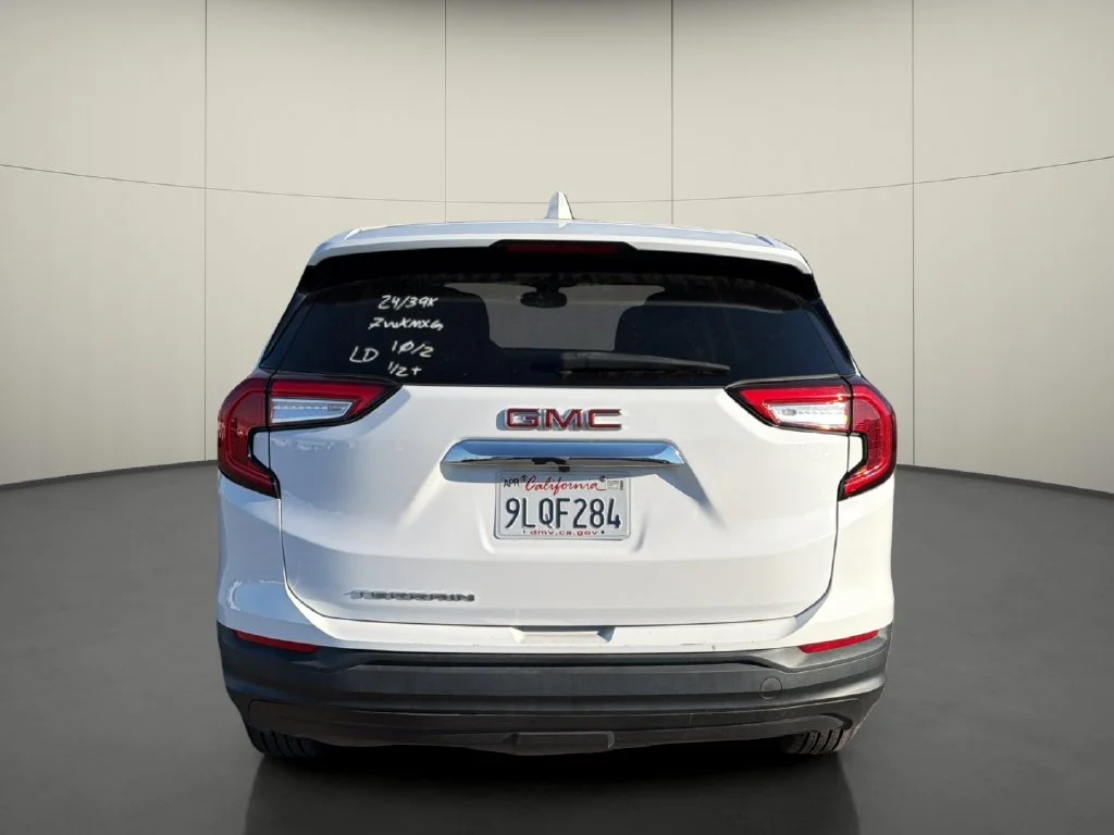 Used 2024 White GMC SLE image 6