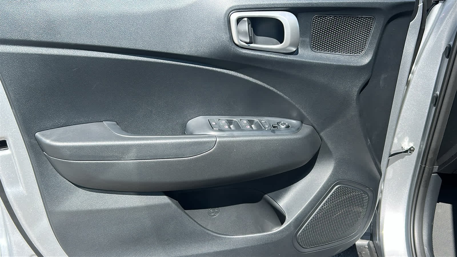New 2026 Shimmering Silver Hyundai SE image 23