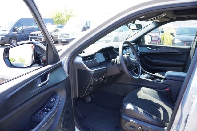 Used 2023 Silver Jeep Altitude X image 14