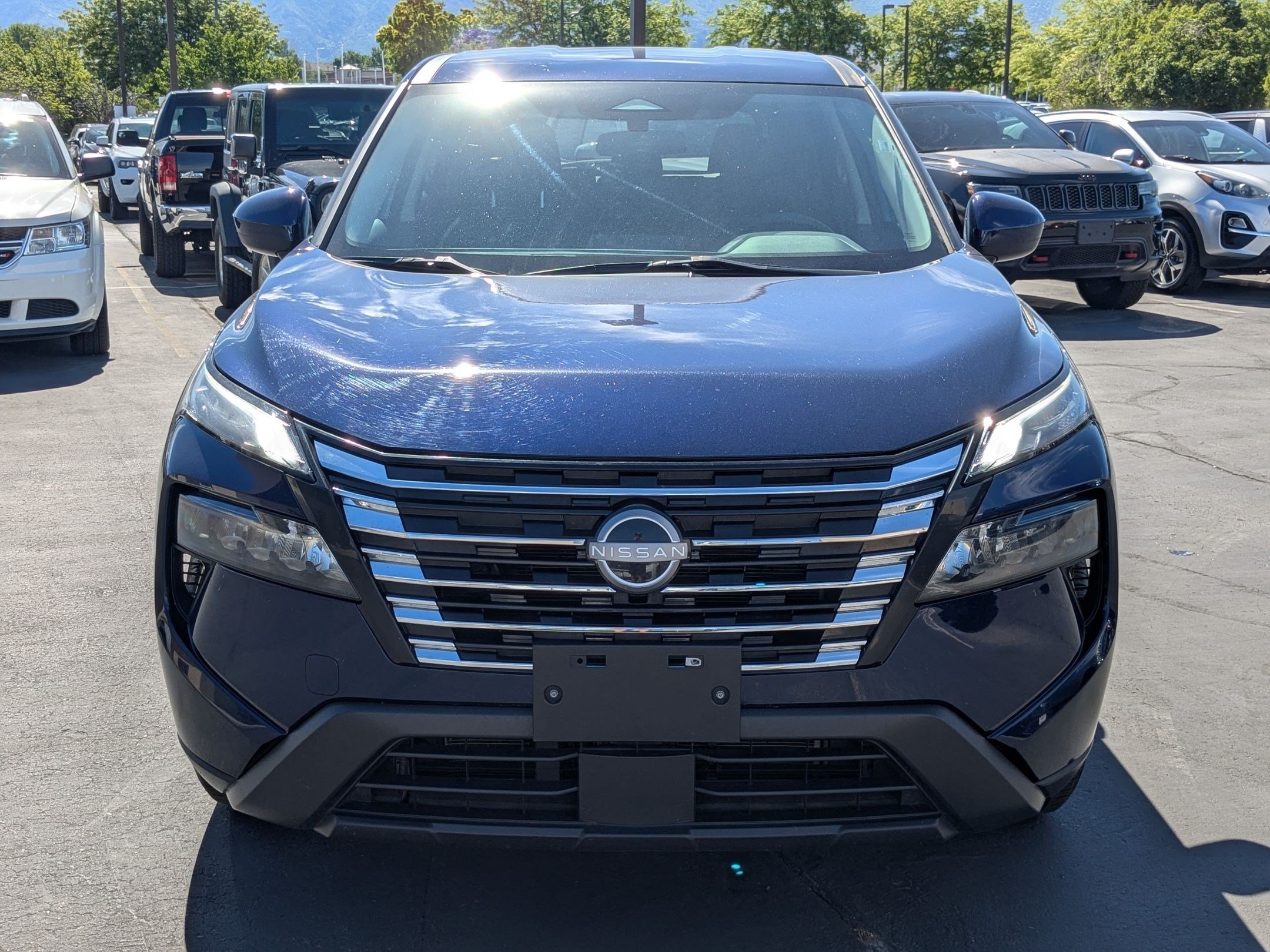 Used 2024 Deep Ocean Blue Pearl Nissan SV image 10