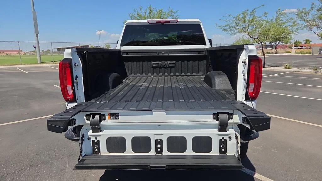 Used 2023 White GMC SLT image 27