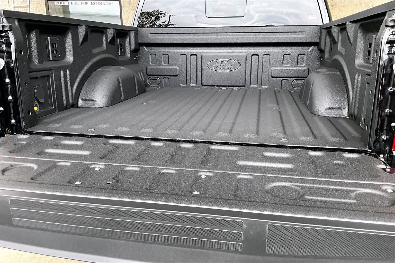 New 2026 Agate Black Metallic Ford XLT image 18