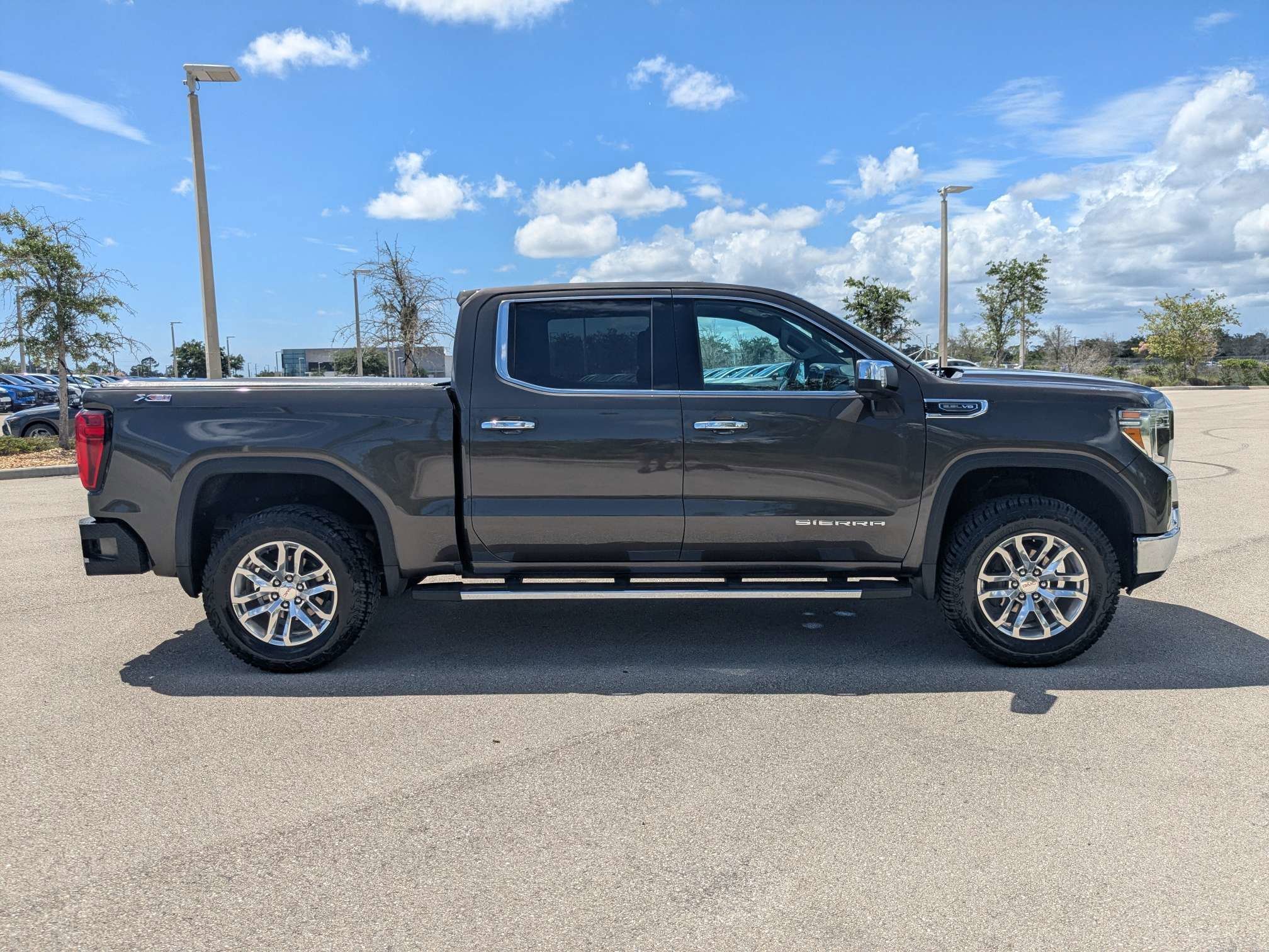 Used 2019 Smokey Quartz Metallic GMC SLT image 4