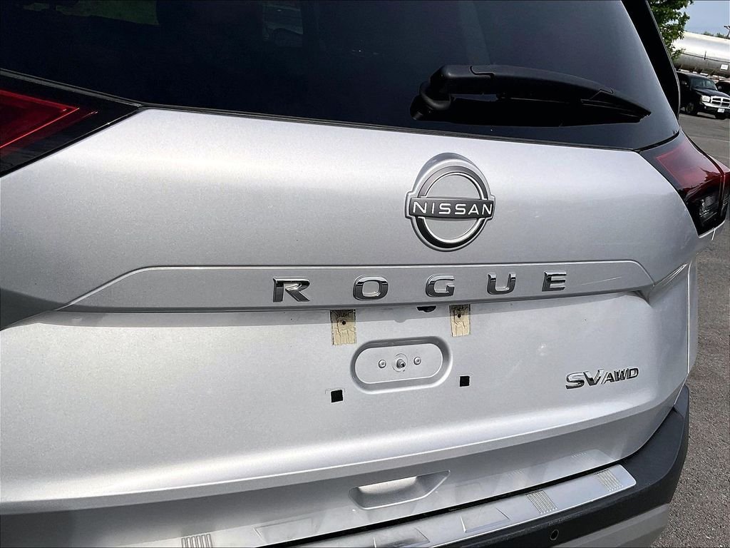 Used 2023 Silver Nissan SV image 29