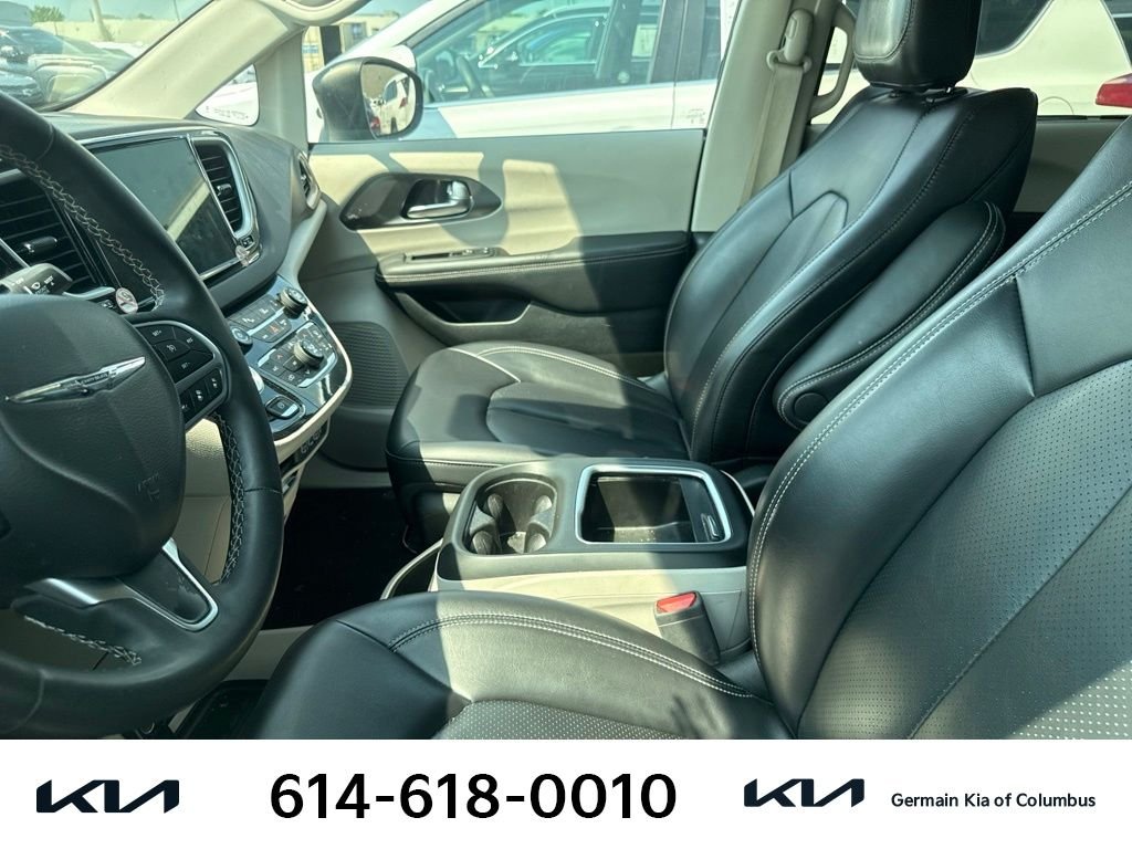 Used 2023 Black Chrysler Touring L image 7