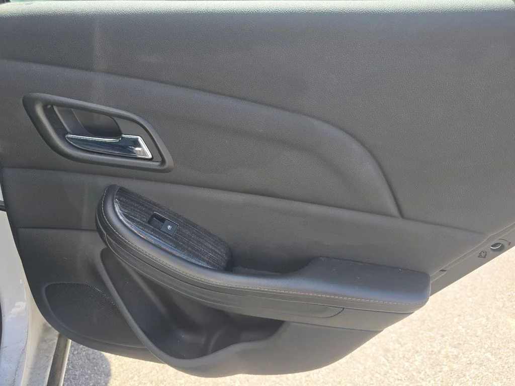 Used 2015 White Chevrolet LT image 18