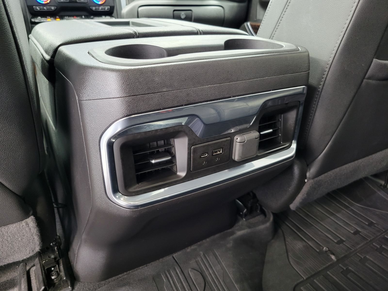 Used 2022 White GMC SLT image 29