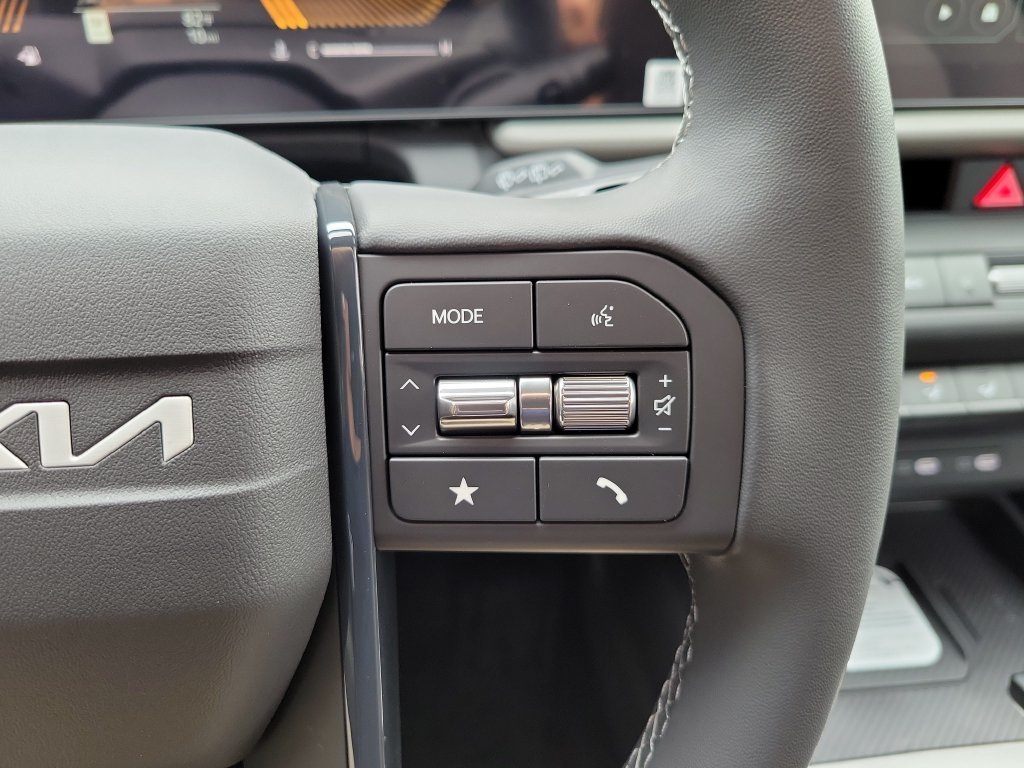 New 2027 Pale Gray Kia S image 24