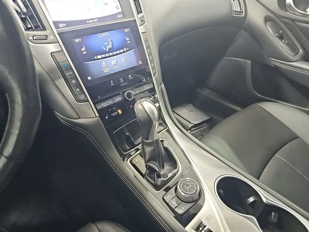 Used 2016 White INFINITI 3.0t Premium image 27