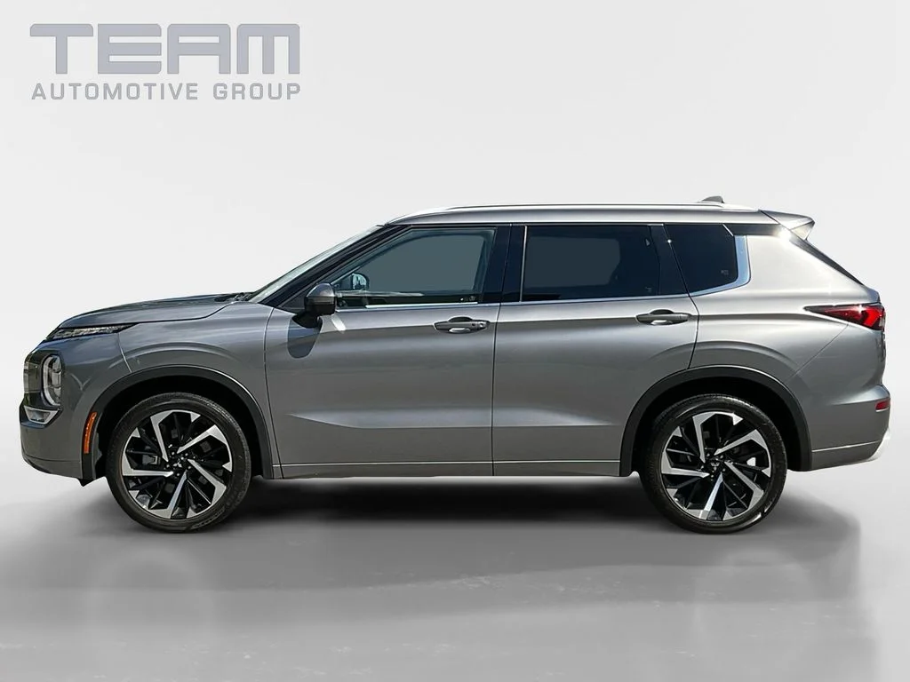 Used 2022 Silver Mitsubishi SEL image 4