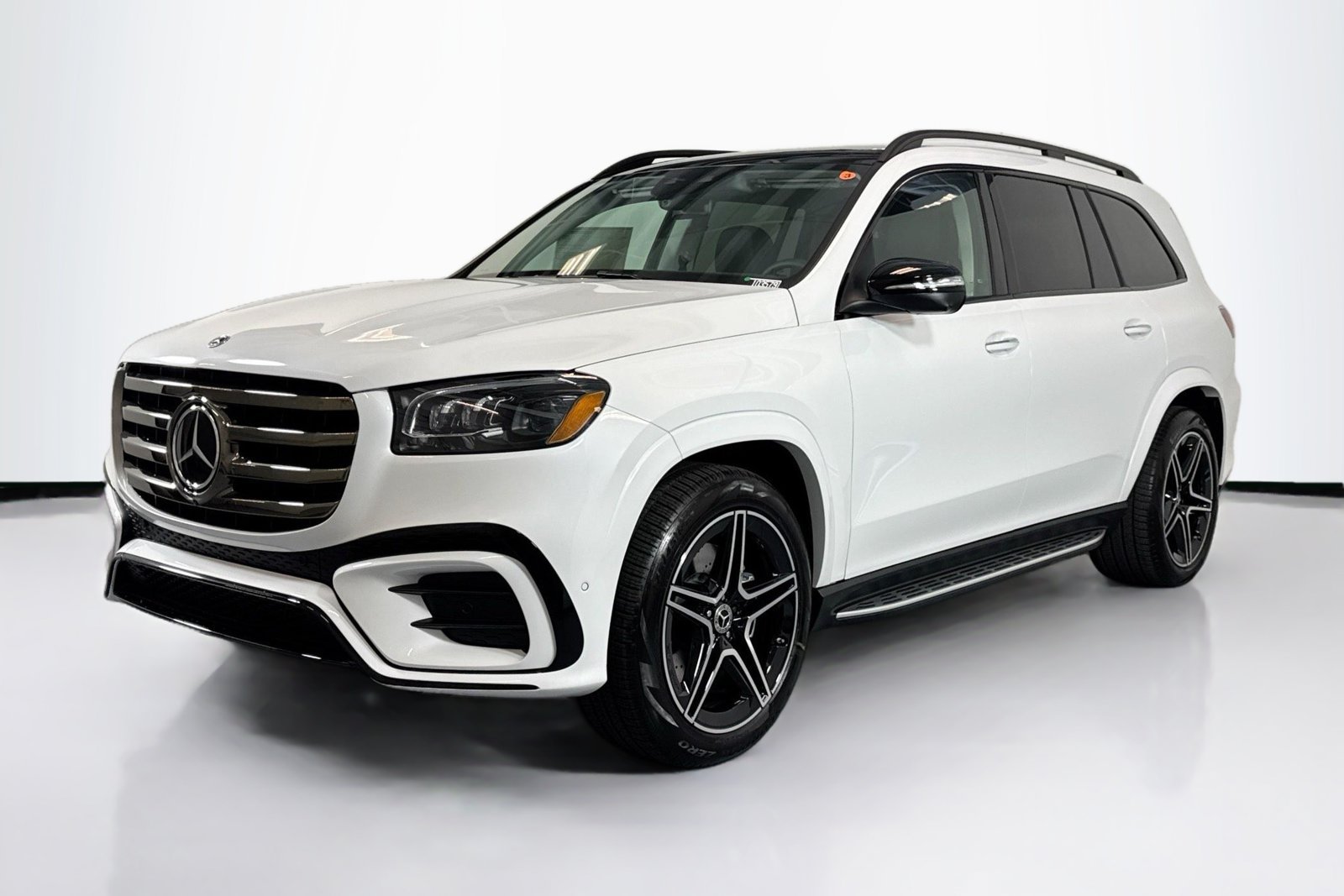 New 2026 MANUFAKTUR Moonlight White Metallic Mercedes-Benz GLS 450 image 1