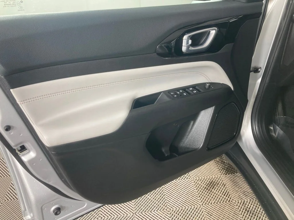 2025 Jeep Compass Limited - Photo 11