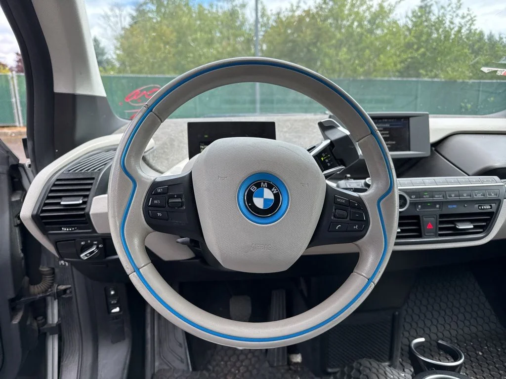 Used 2014 Capparis White w/BMW i Frozen Blue Accent BMW with Range Extender image 10