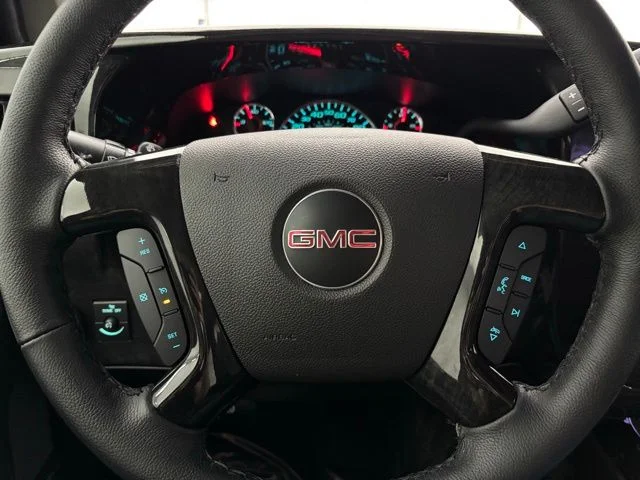 Used 2025 Onyx Black GMC Explorer Limited SE image 28