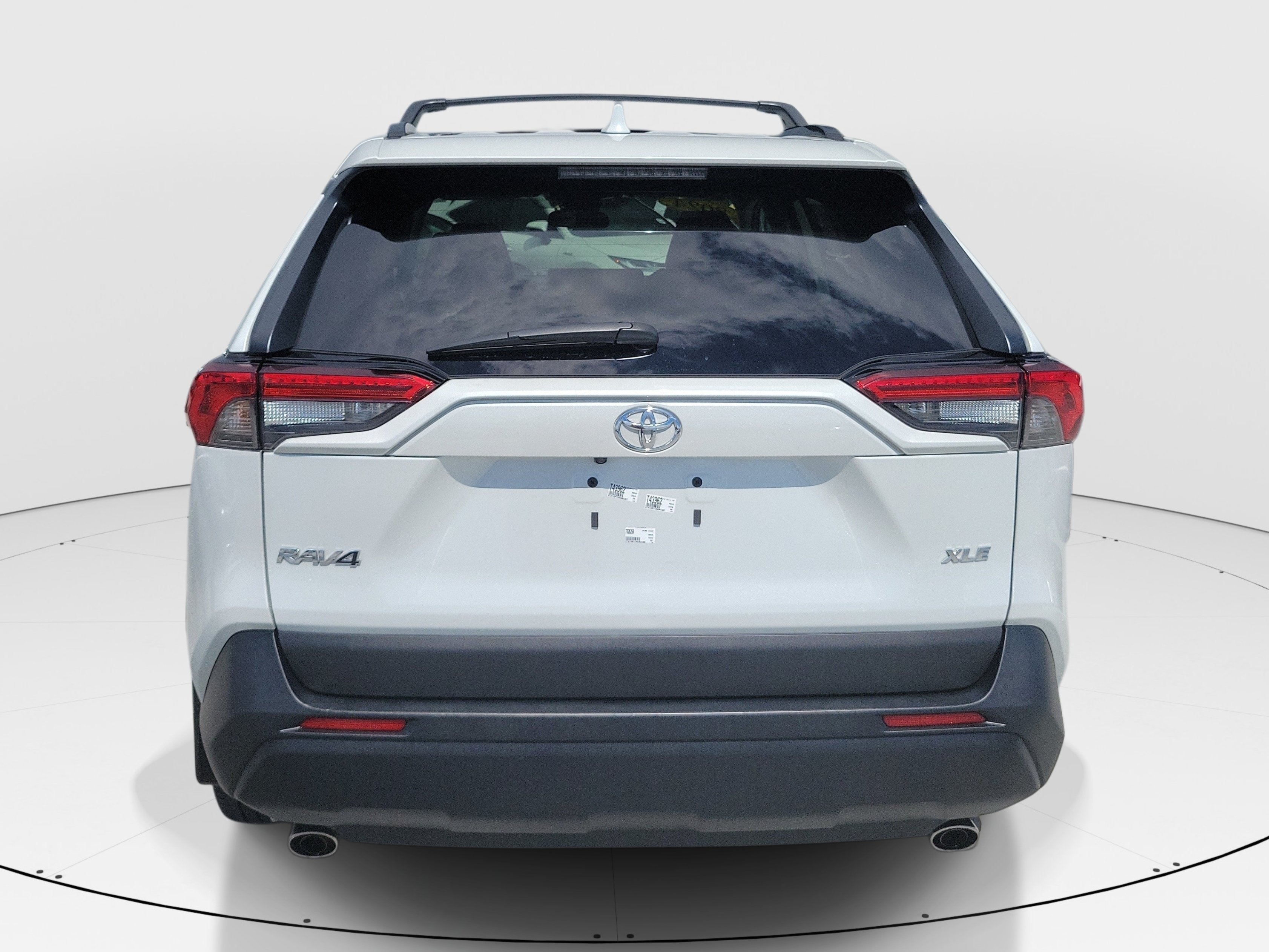 Certified Used 2024 Pearl Toyota XLE Premium image 5