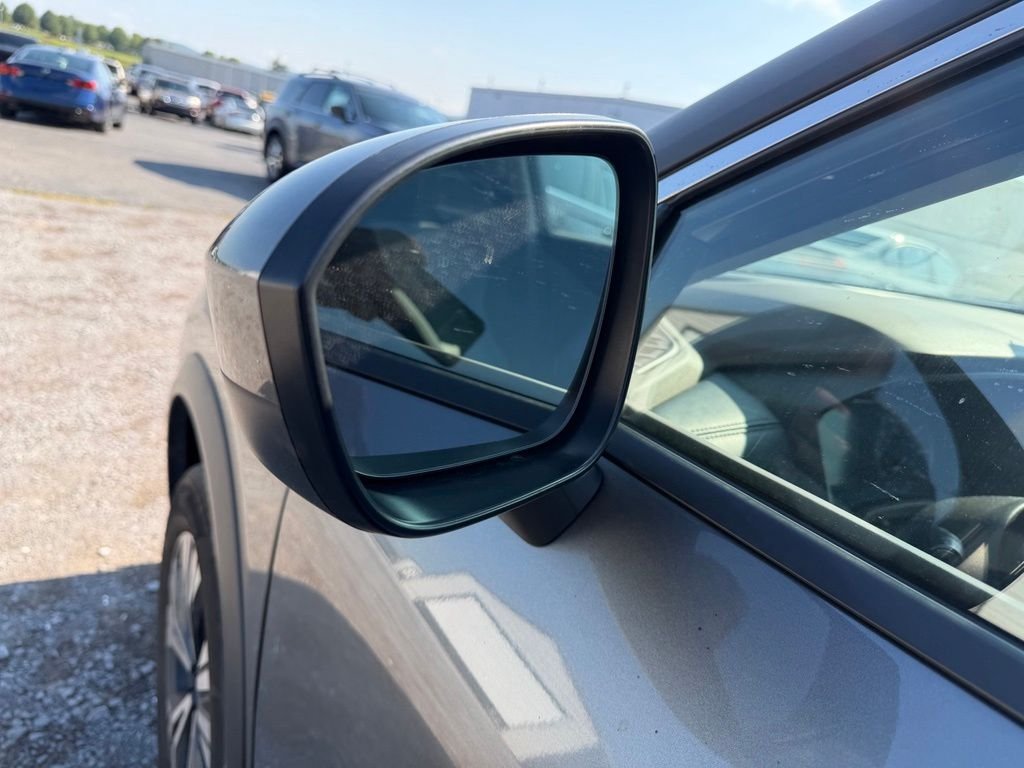 Used 2023 Gray Nissan SV image 9