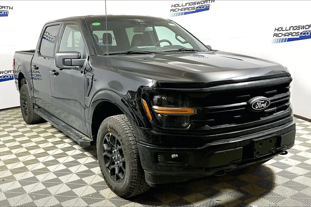 New 2025 Agate Black Metallic Ford XLT image 2