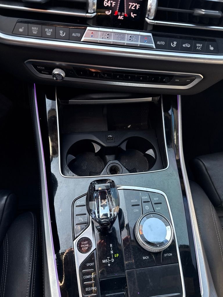 Used 2019 Black BMW xDrive40i image 11