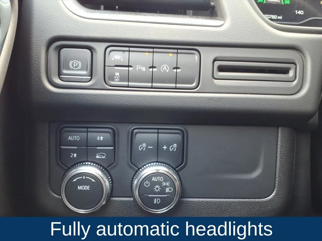 Used 2023 White GMC SLT image 17