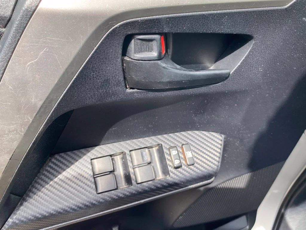 Used 2013 Silver Toyota XLE image 20