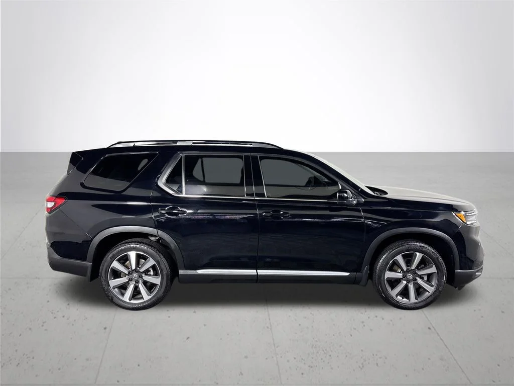 Used 2024 Black Honda Touring image 5
