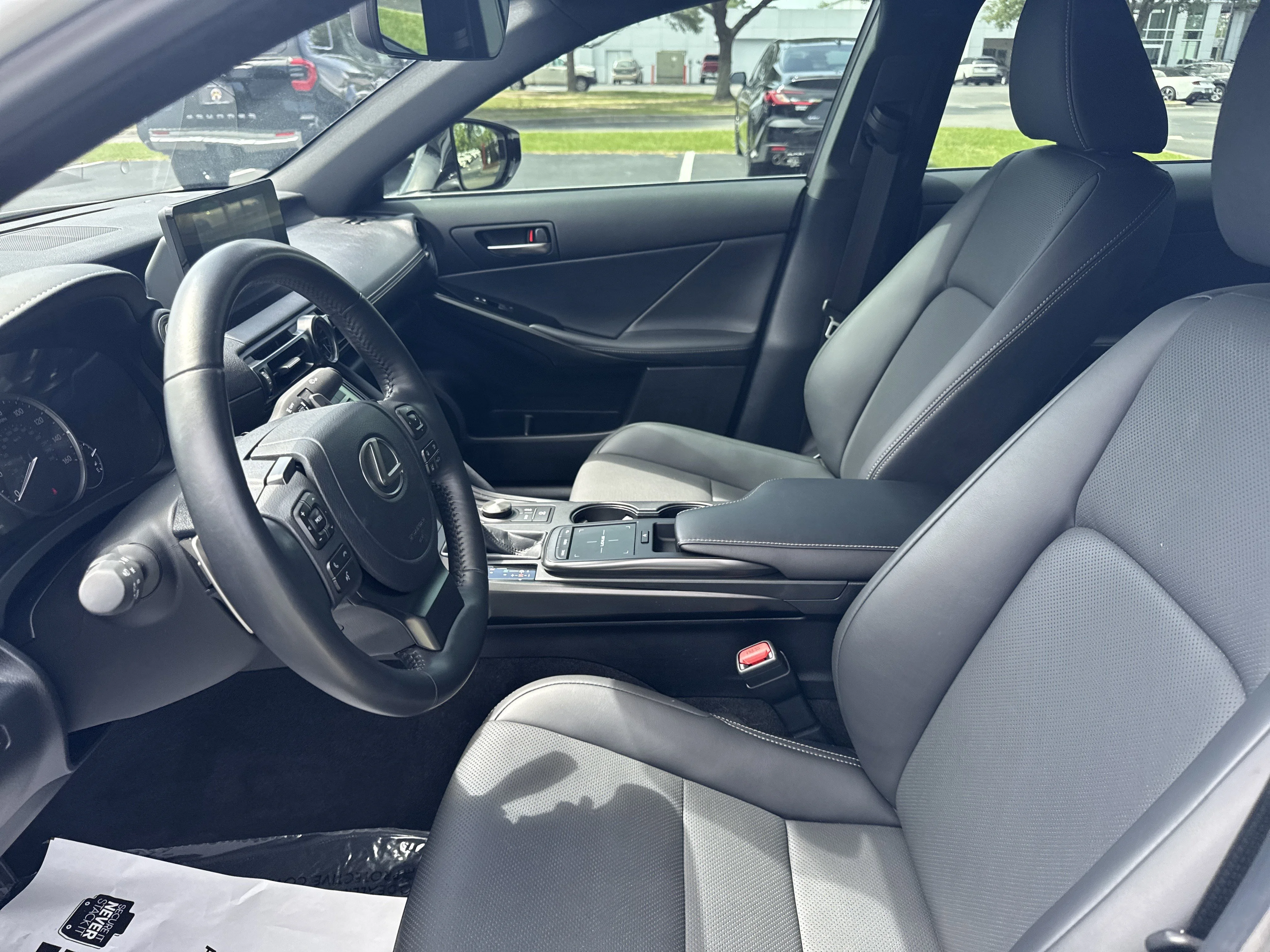 Used 2025 White Pearl Lexus 300 image 13