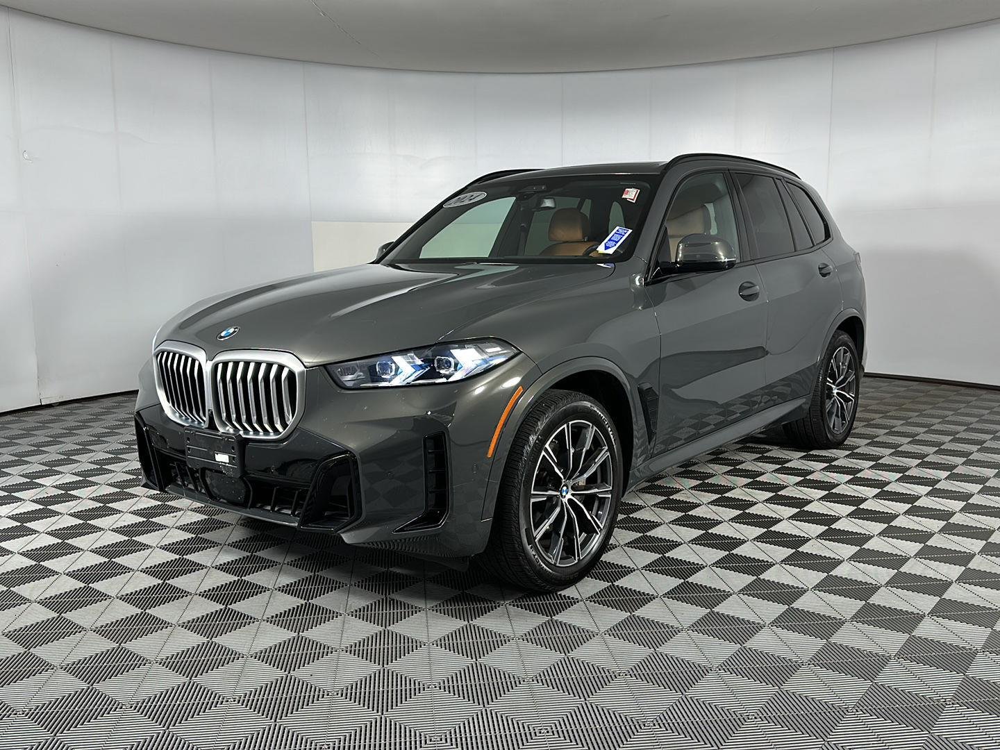 Used 2024 Dravit Grey Metallic BMW xDrive40i image 3