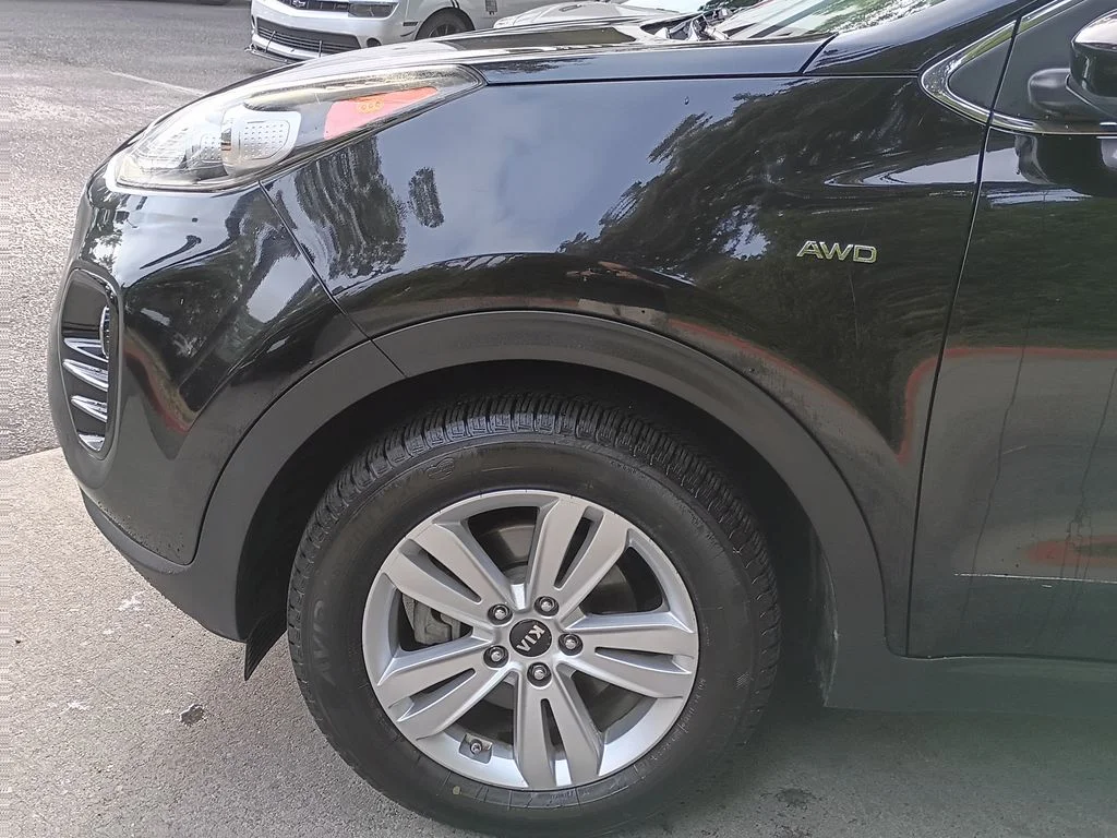 Used 2018 Black Cherry Kia LX image 8