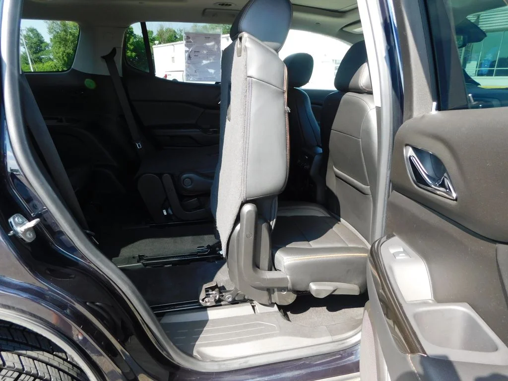 Used 2021 Midnight Blue Metallic GMC AT4 image 32