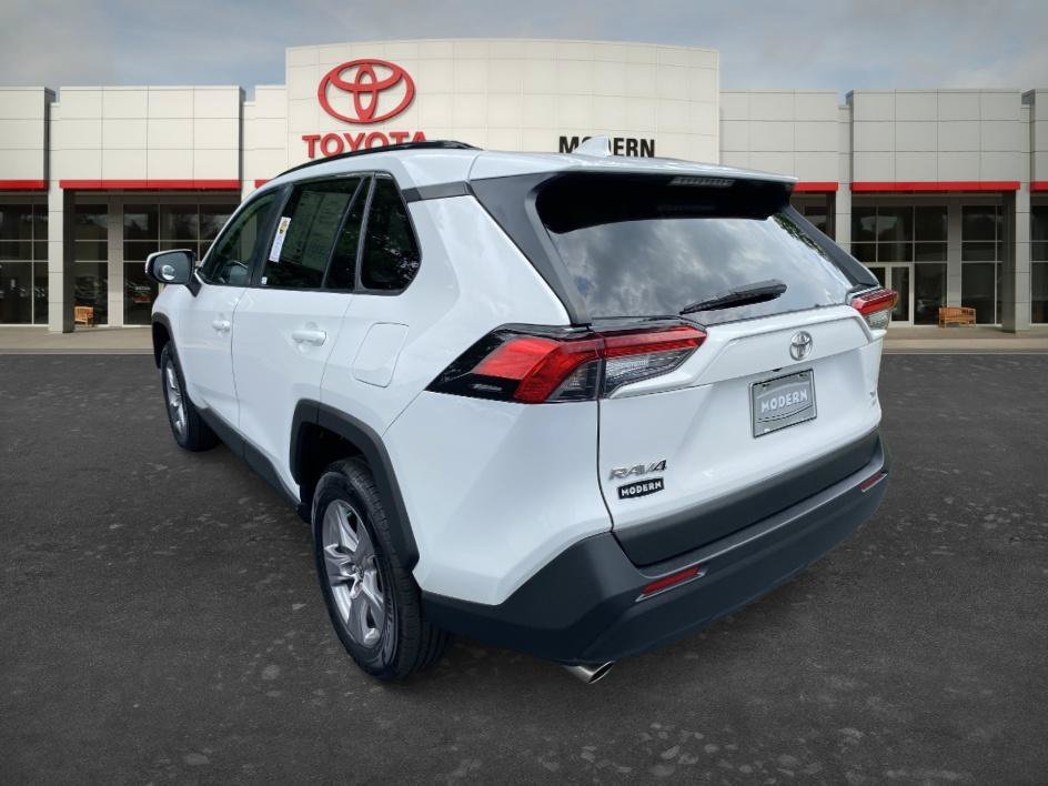 Used 2022 White Toyota XLE image 7