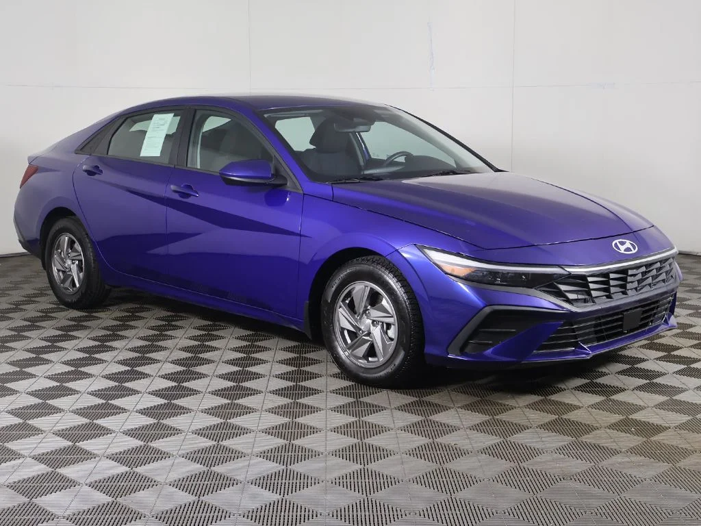 Used 2025 Blue Hyundai SE image 41