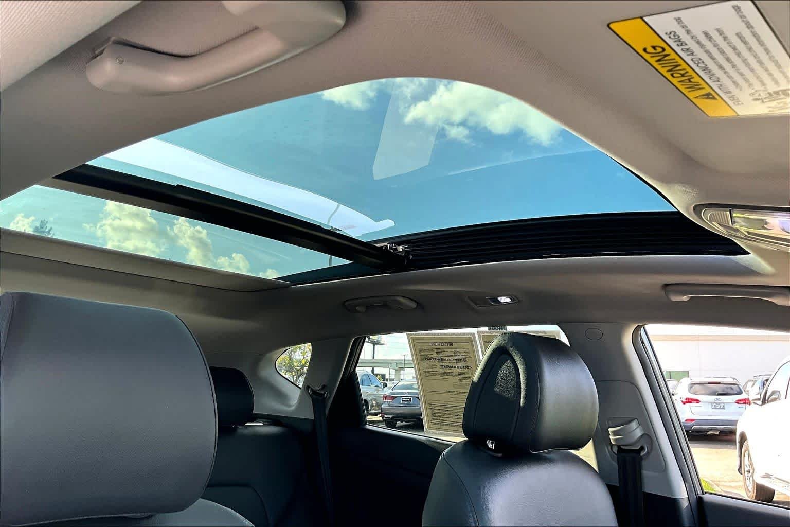 Used 2017 Coliseum Gray Hyundai Limited image 13