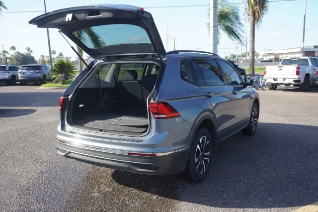 Used 2022 GRAY Volkswagen S image 9