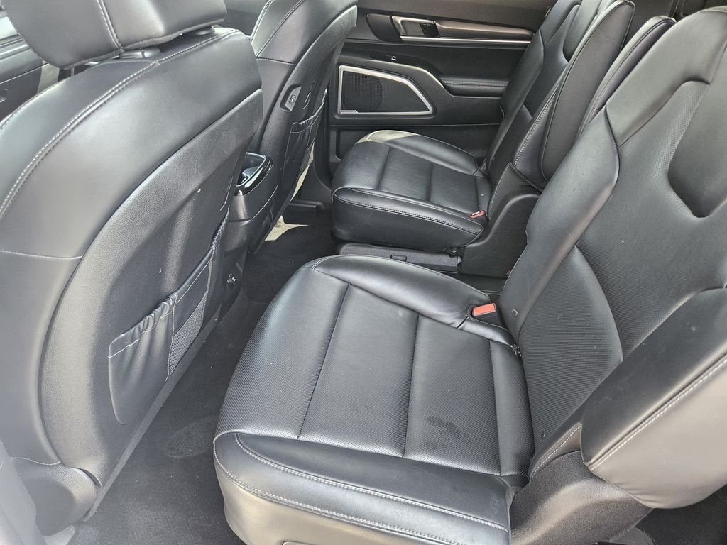 Used 2024 White Kia S image 28