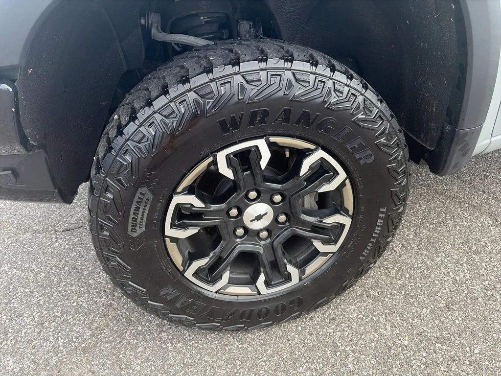 Used 2024 Gray Chevrolet ZR2 image 33