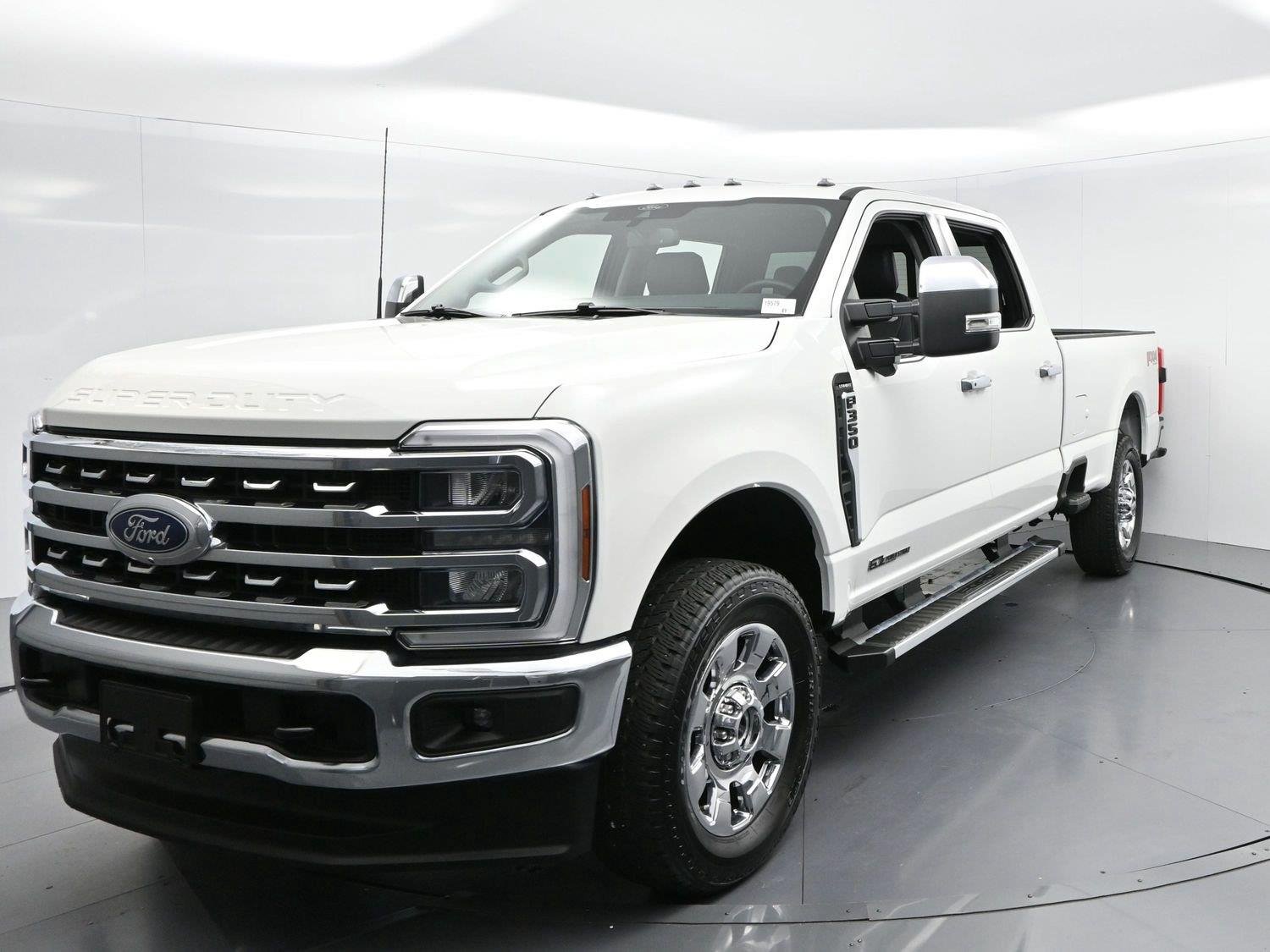 Used 2025 White Ford XL image 3