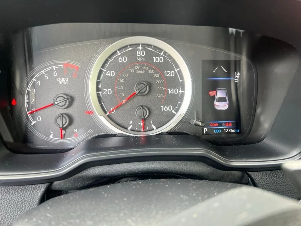 Used 2022  Toyota SE image 9