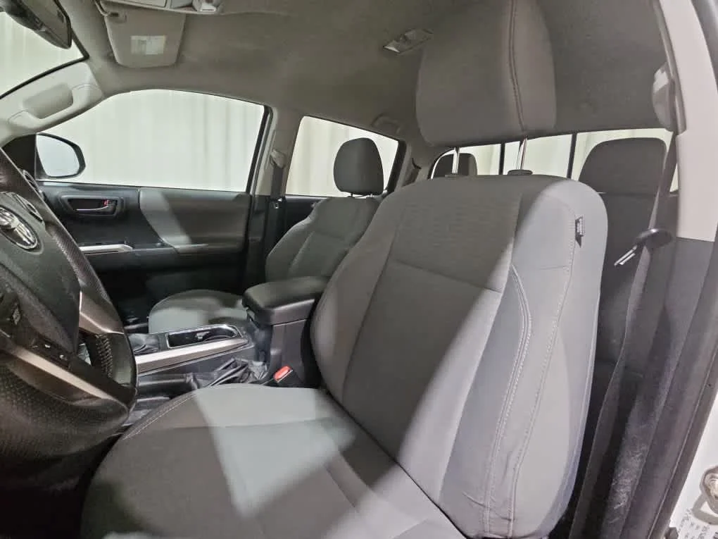Used 2019 Super White Toyota SR5 image 9