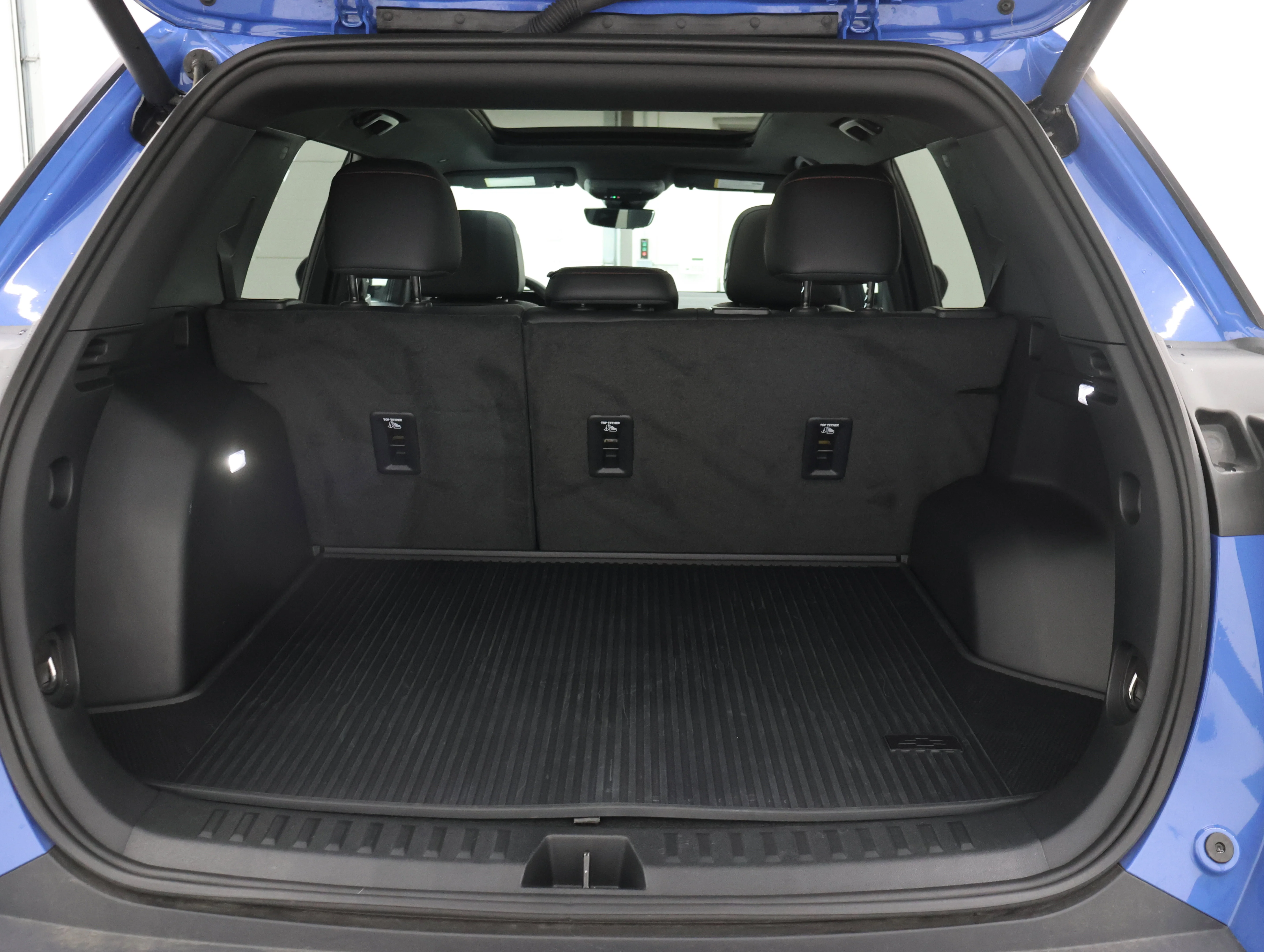 Used 2025 Reef Blue Metallic Chevrolet RS image 33