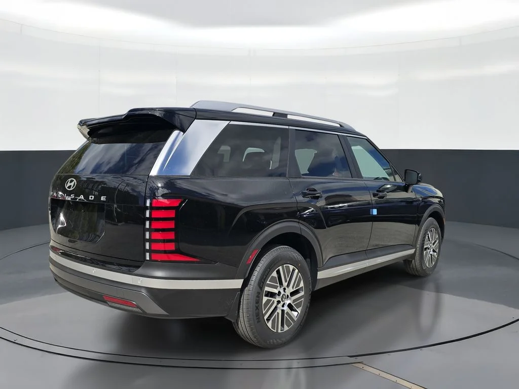 New 2026 Black Hyundai Blue SEL Premium image 3