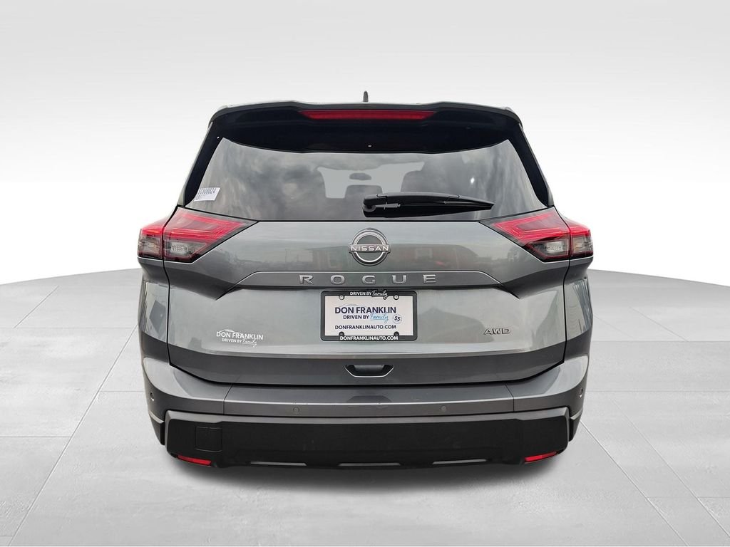 Used 2025 Gray Nissan SV image 4