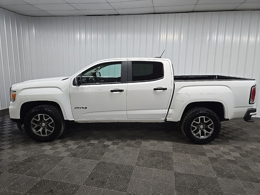 Used 2022 Summit White GMC AT4 w/Leather image 5