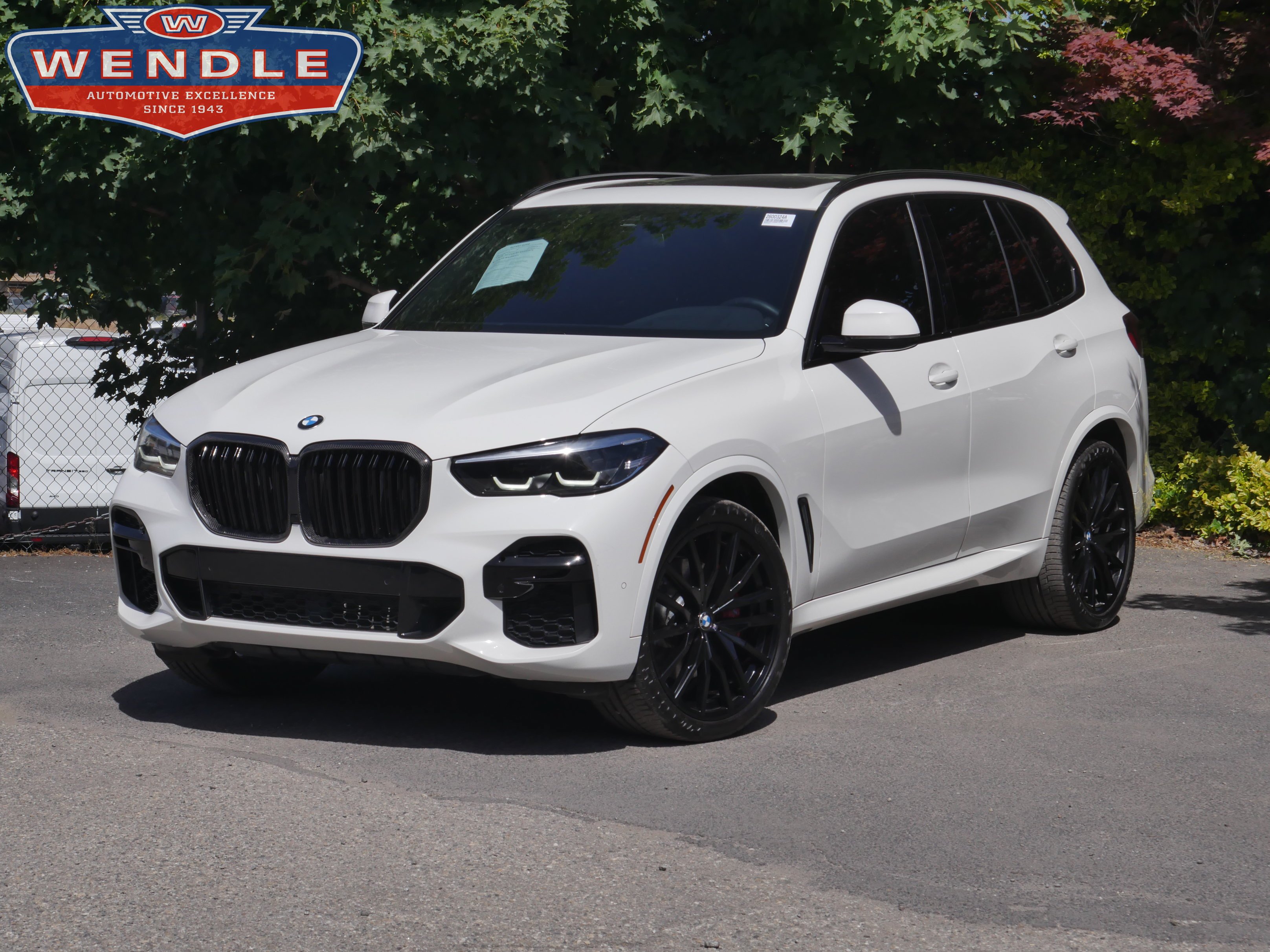 Used 2022 Alpine White BMW xDrive40i image 1